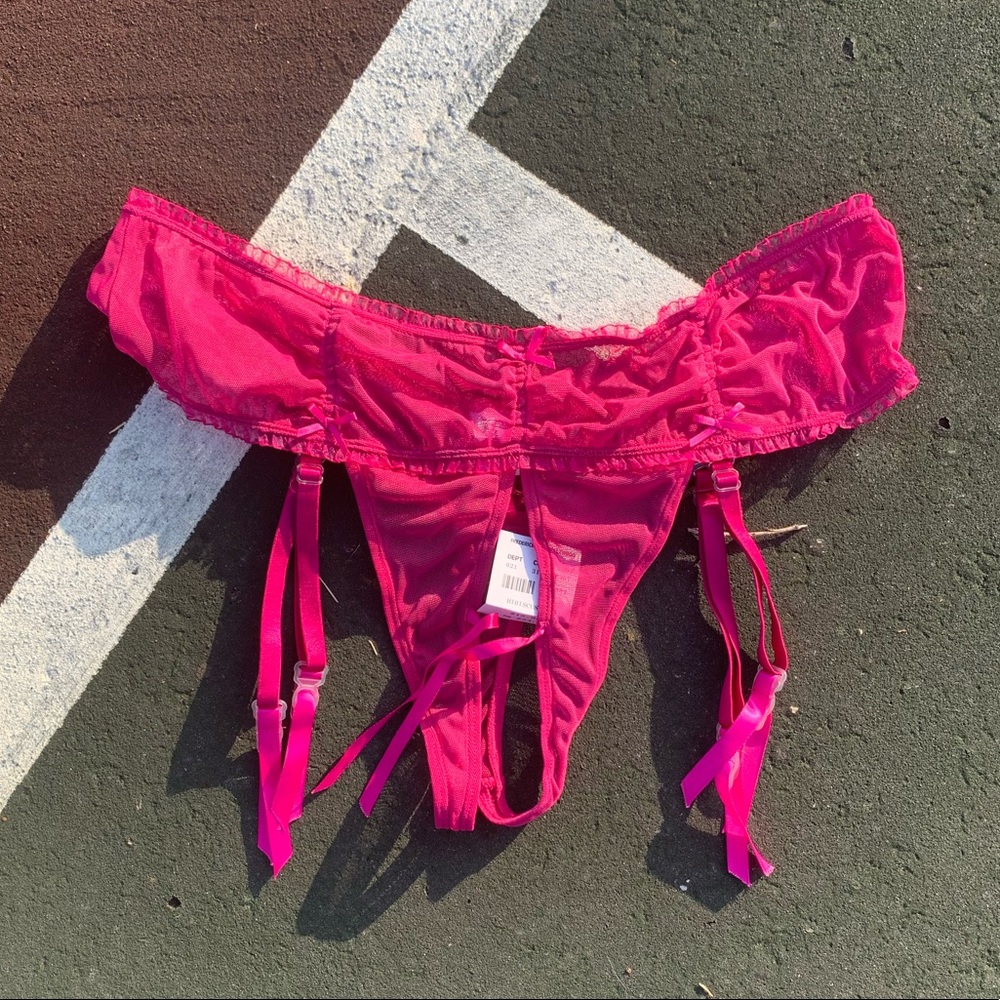 Deadstock NWT Frederick’s of Hollywood pin…